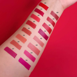 رنگ بندی رژ لب جامد نوتریکا